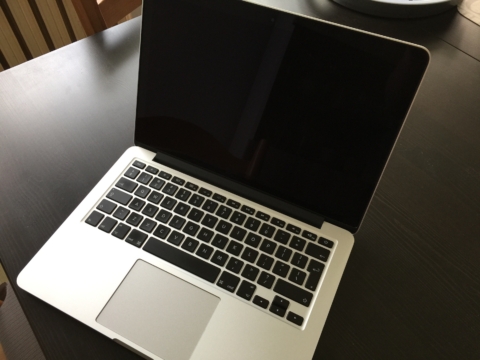 MacBook Pro na sprzedaż – wyjątkowo zadbany i pewny.